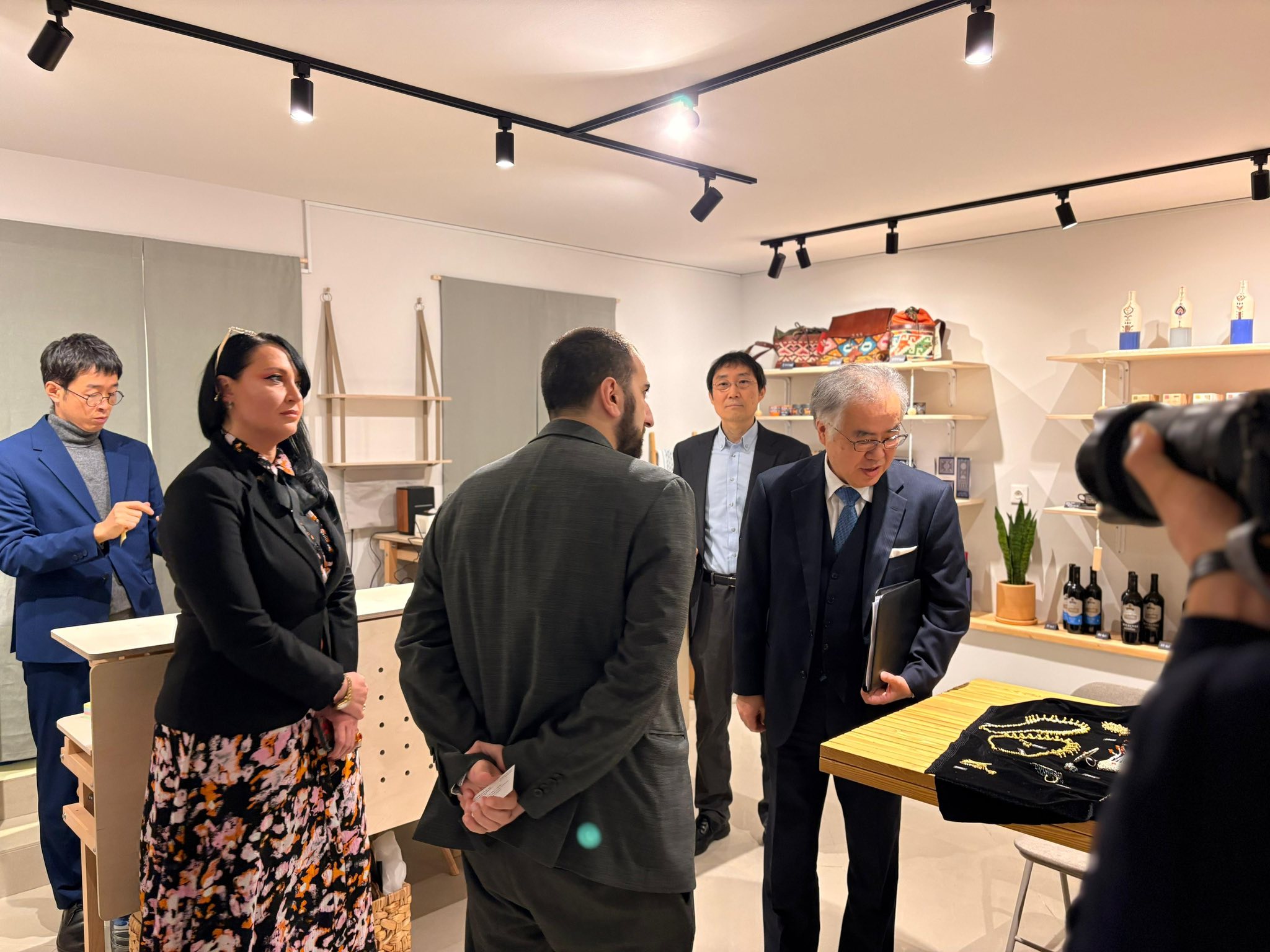 ფარმაკოქიმიის ინსტიტუტის მიერ წარმოებული ახალი ქართული ბიო მცენარეული ზეთები თბილისში იაპონურ კონცეფციაზე დაფუძნებულ მაღაზიაში