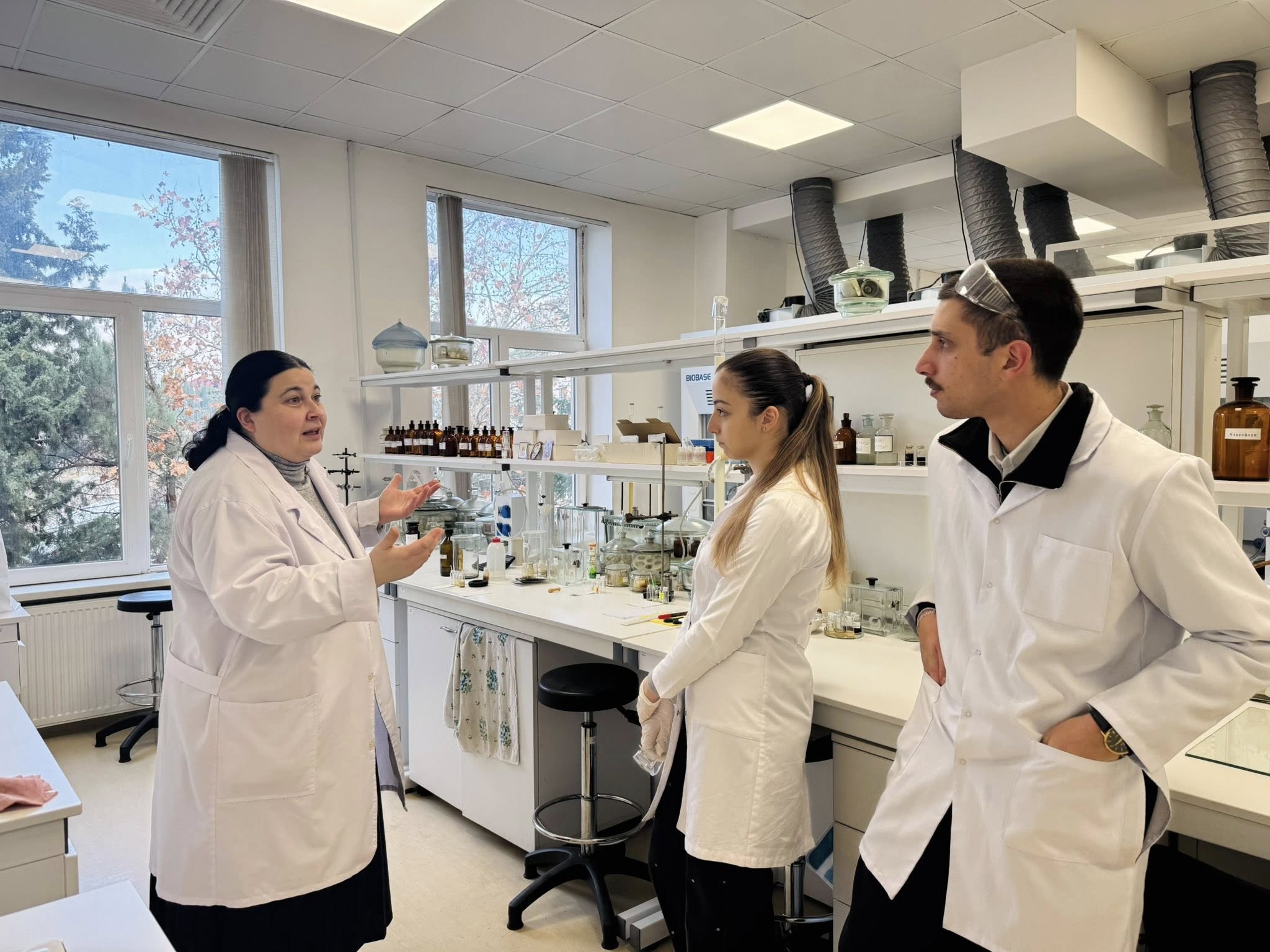 თსსუ-ის იოველ ქუთათელაძის ფარმაკოქიმიის ინსტიტუტს  თსსუ-ის ფარმაციის ფაკულტეტის ბაკალავრიატის სტუდენტები სტუმრობენ