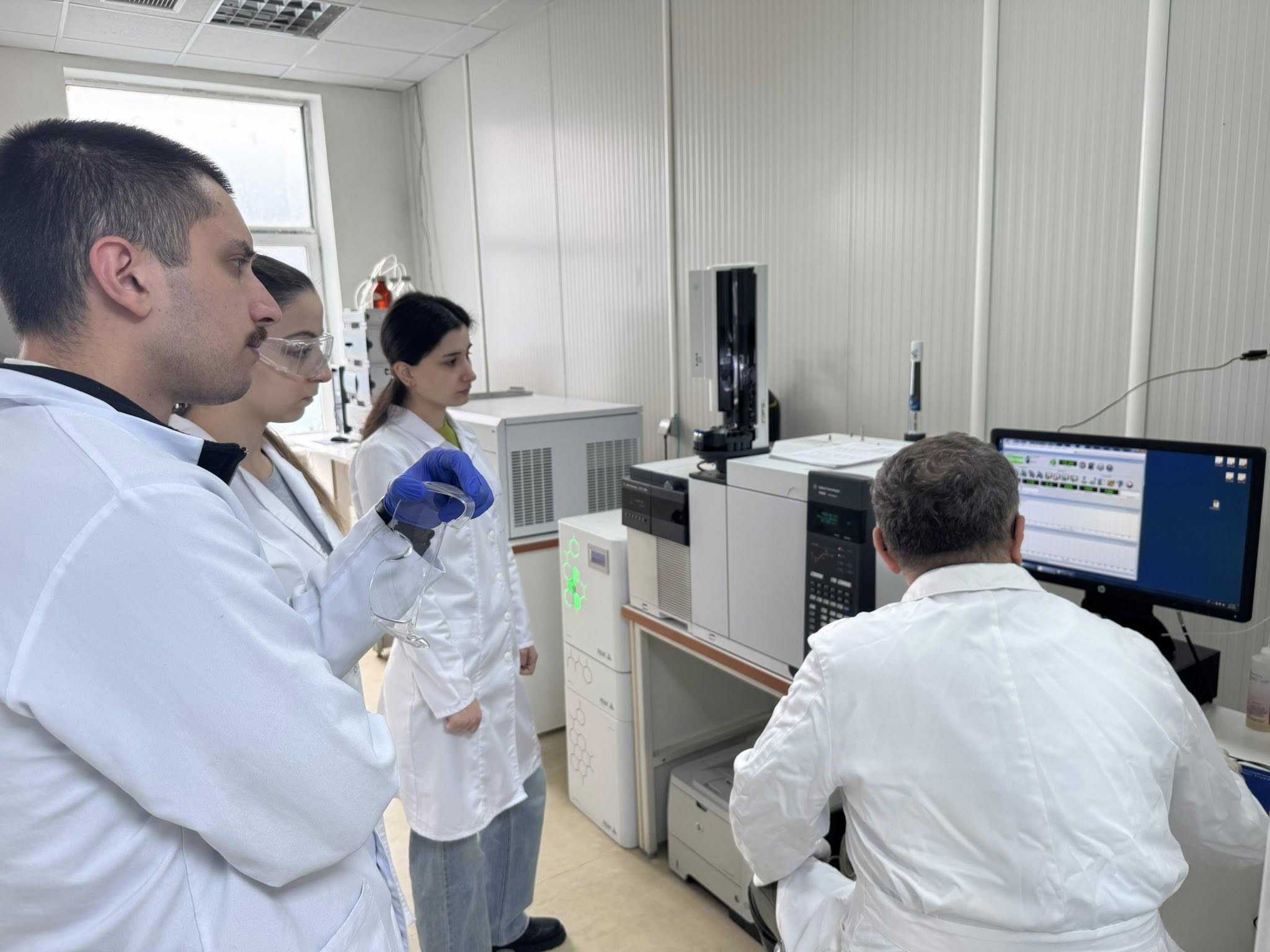 თსსუ-ის იოველ ქუთათელაძის ფარმაკოქიმიის ინსტიტუტს  თსსუ-ის ფარმაციის ფაკულტეტის ბაკალავრიატის სტუდენტები სტუმრობენ