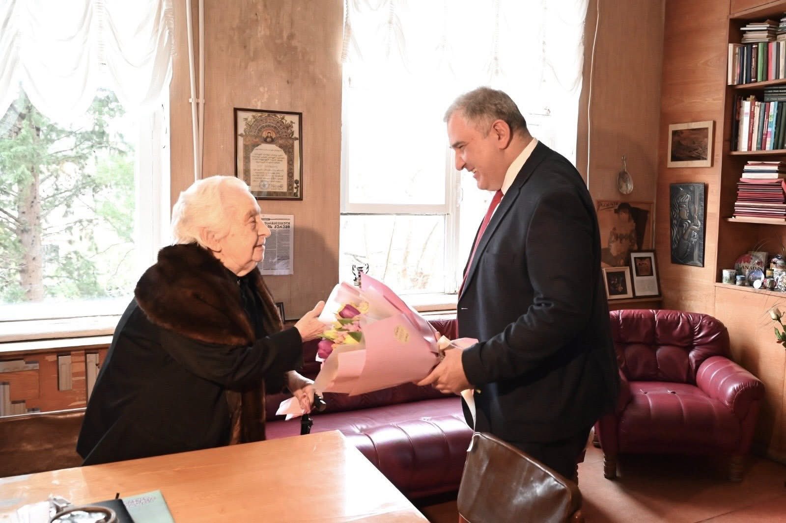 თსსუ-ის იოველ ქუთათელაძის ფარმაკოქიმიის ინსტიტუტის დამსახურებულ მეცნიერს, აკადემიკოს ეთერ ქემერტელიძეს 8 მარტი მიულოცეს