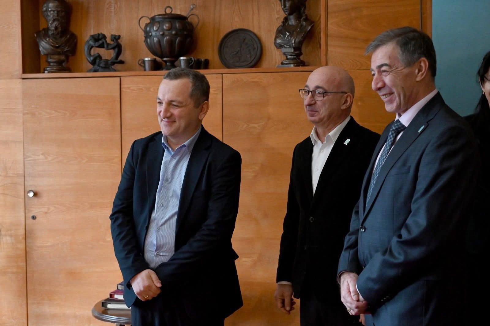 თსსუ-ის იოველ ქუთათელაძის ფარმაკოქიმიის ინსტიტუტის დამსახურებულ მეცნიერს, აკადემიკოს ეთერ ქემერტელიძეს 8 მარტი მიულოცეს