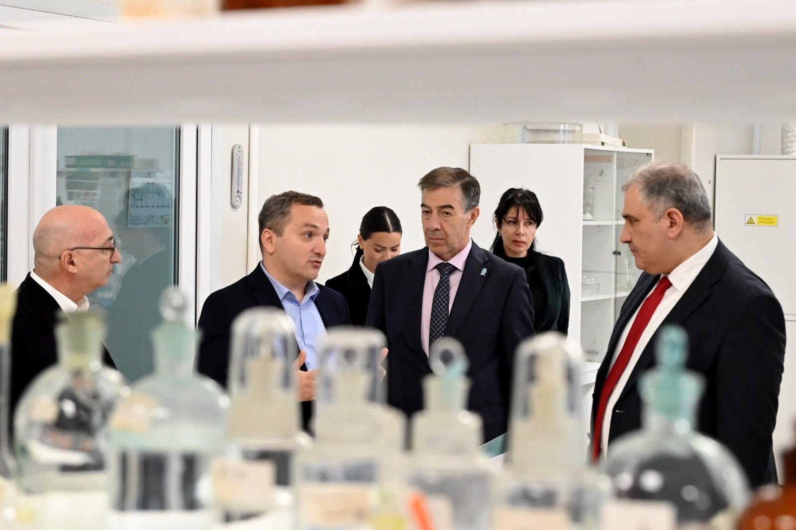 თსსუ-ის იოველ ქუთათელაძის ფარმაკოქიმიის ინსტიტუტის დამსახურებულ მეცნიერს, აკადემიკოს ეთერ ქემერტელიძეს 8 მარტი მიულოცეს